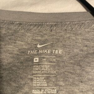 The Nike Tee athletic cut size medium